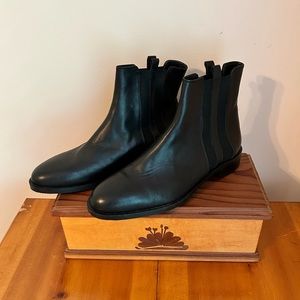 NWOT black leather Chelsea Boots